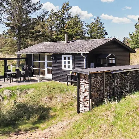 L Holiday home *